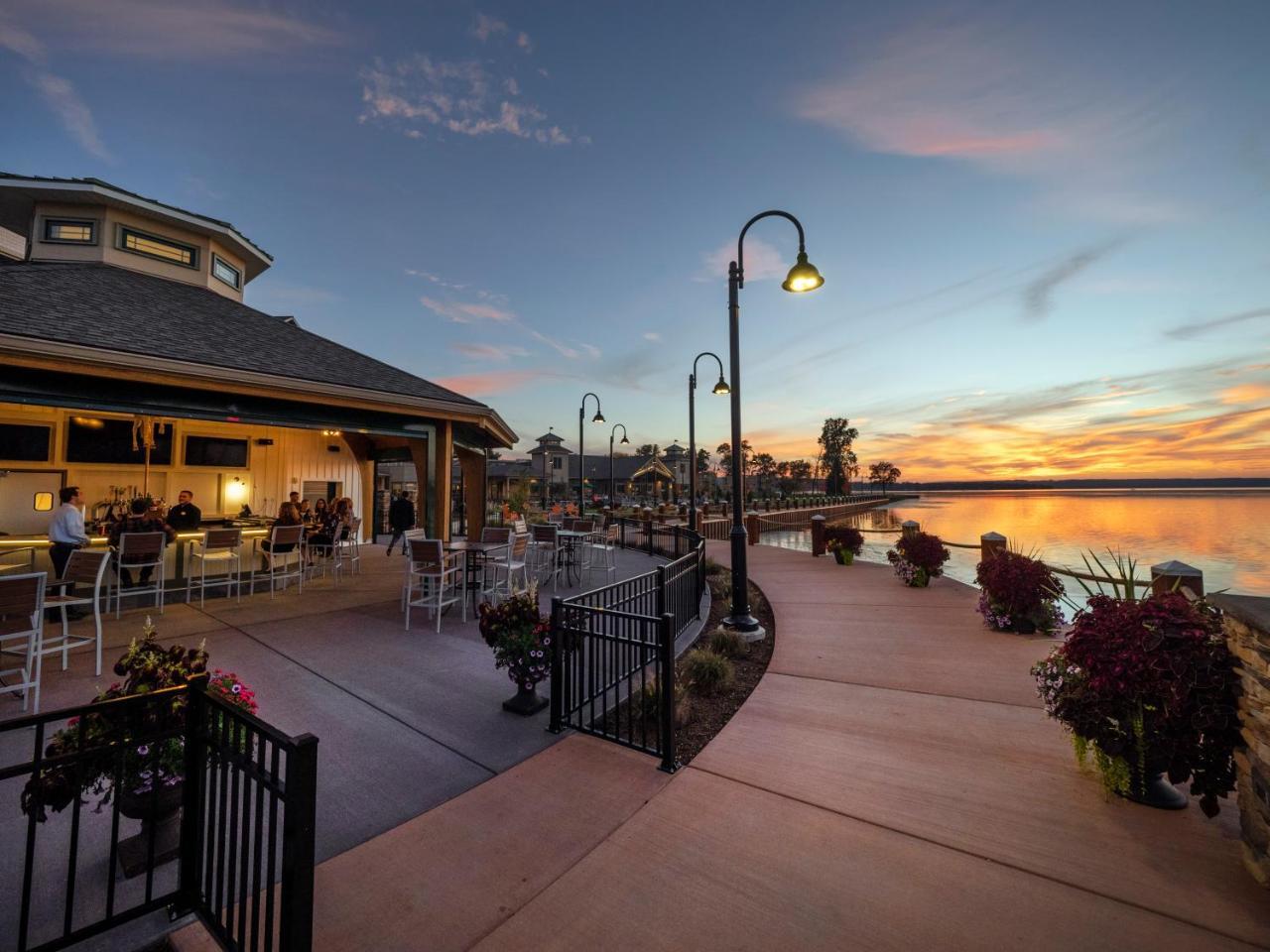 Chautauqua Harbor Hotel - Jamestown Celoron Exteriör bild
